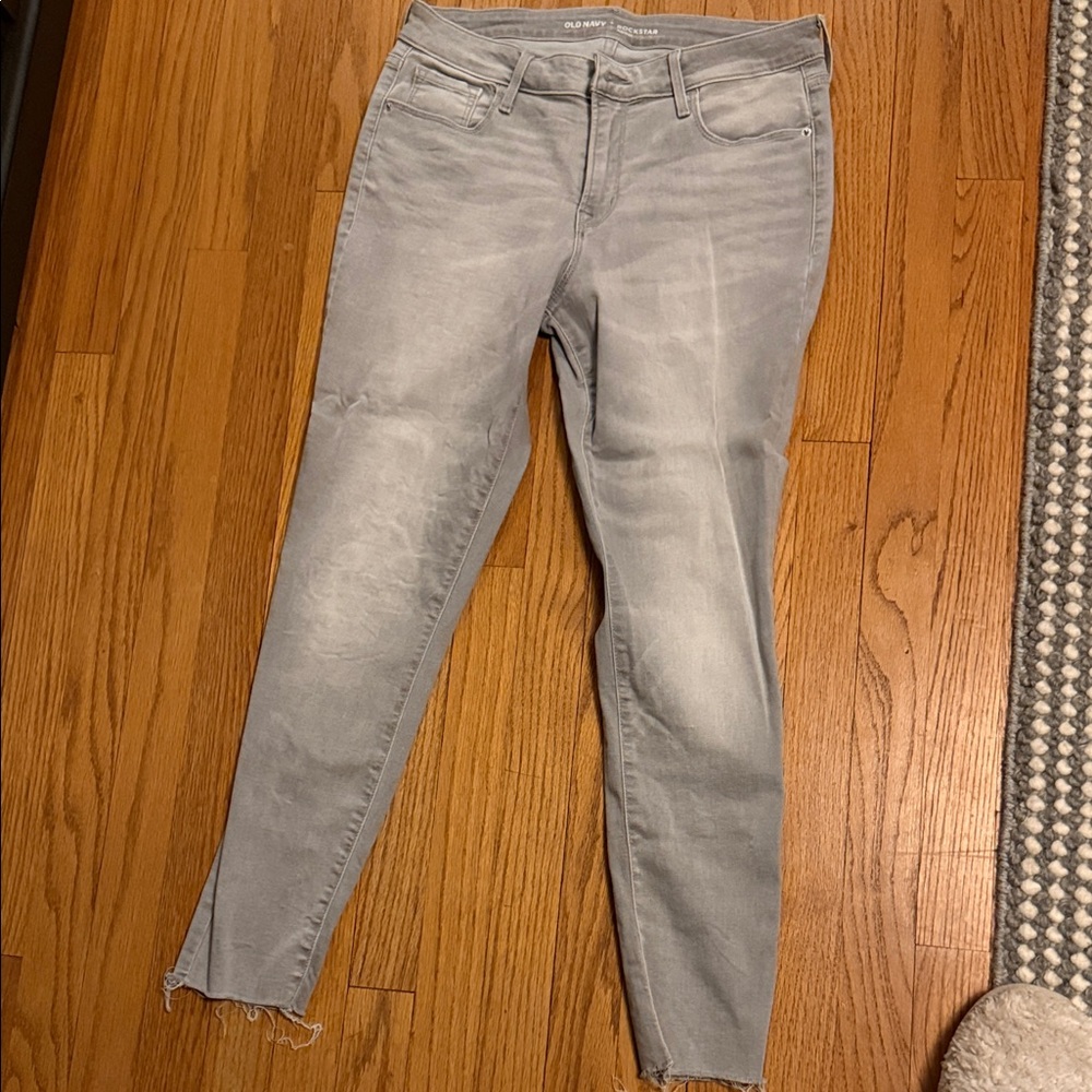 Chic Women's Light Gray Skinny Jeans